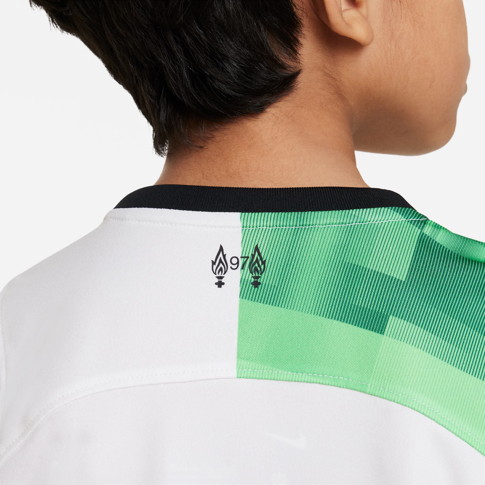 Equipación de 3 piezas Nike Dri-FIT para niños pequeños de la segunda equipación del Liverpool 23/24