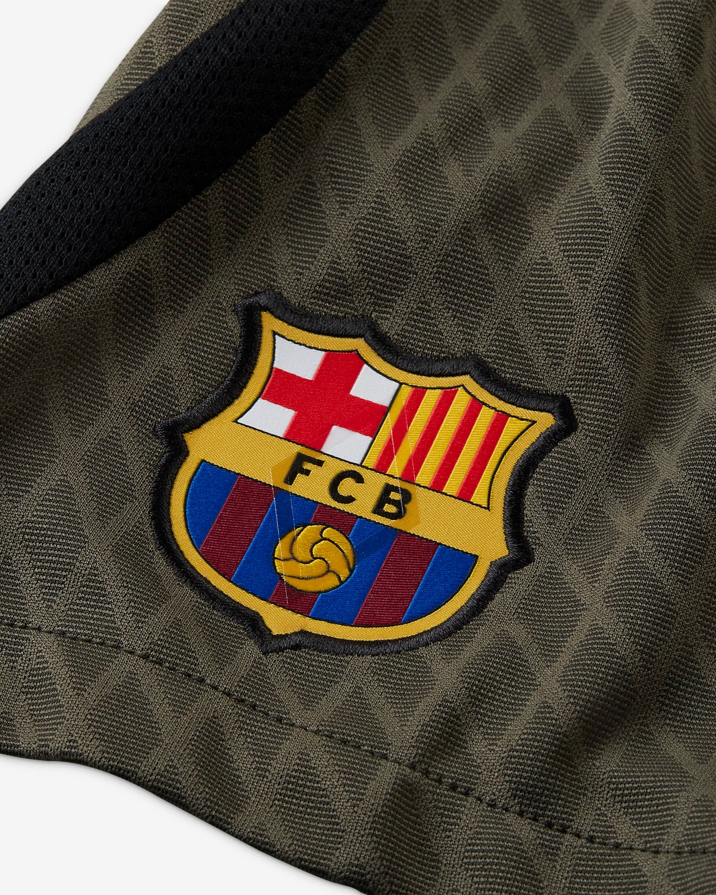 Barcelona Strike 23/24 Older Kids' Nike Dri-FIT Knit Football Shorts